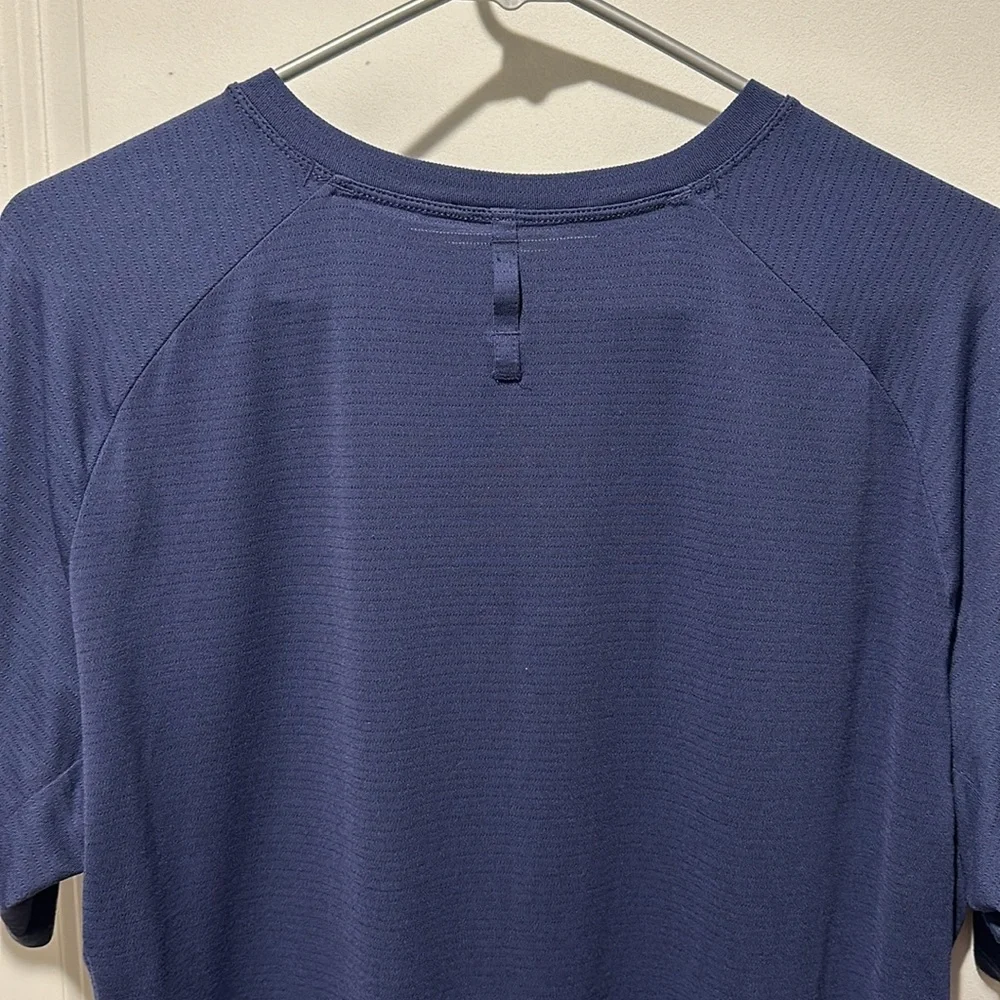 Like New Men’s License To Train Shirt - Picture 2 of 4